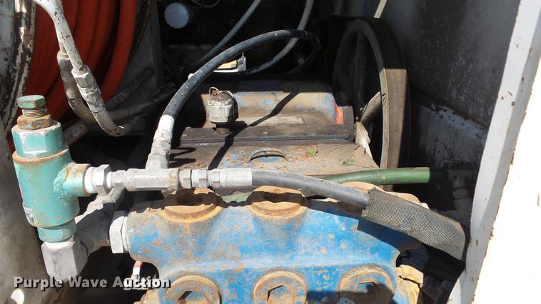 image for item EF9225 1984 International 1724 sewer jetter truck
