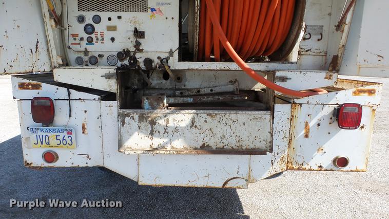 image for item EF9225 1984 International 1724 sewer jetter truck