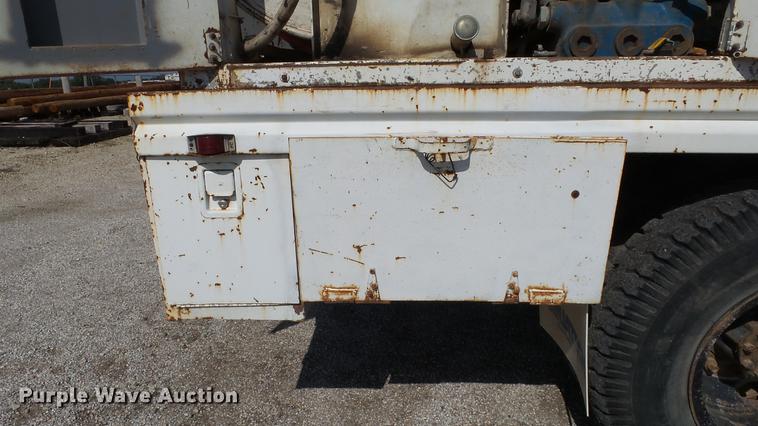 image for item EF9225 1984 International 1724 sewer jetter truck