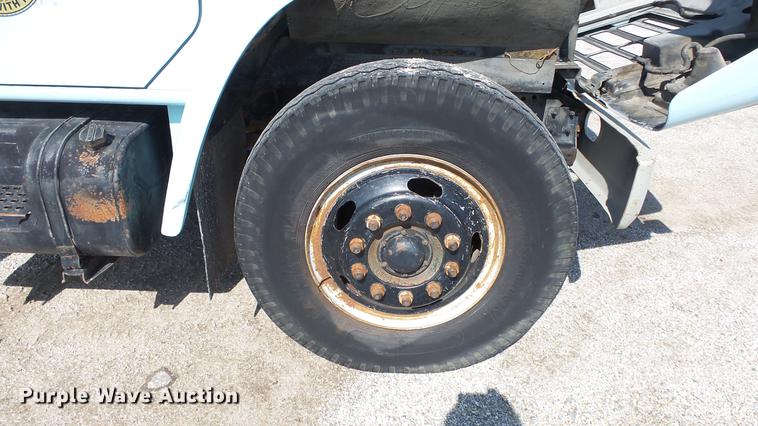 image for item EF9225 1984 International 1724 sewer jetter truck