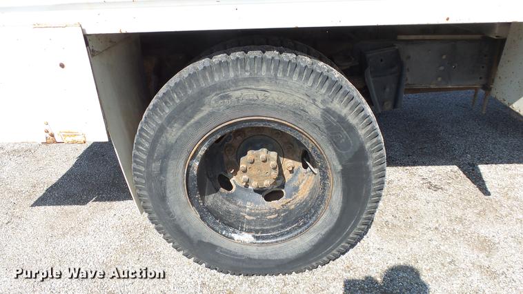image for item EF9225 1984 International 1724 sewer jetter truck