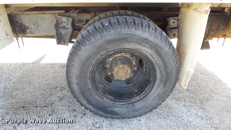 image for item EF9225 1984 International 1724 sewer jetter truck