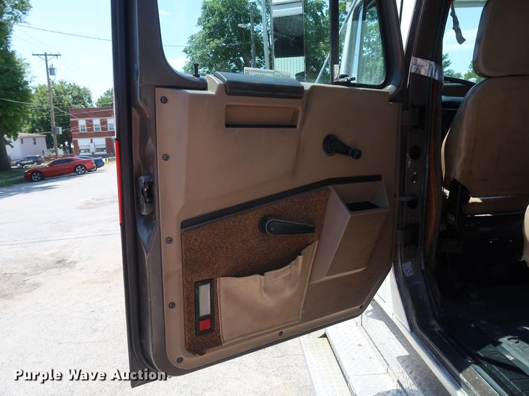 image for item EF9770 1992 International 4900 Crew Cab fire truck