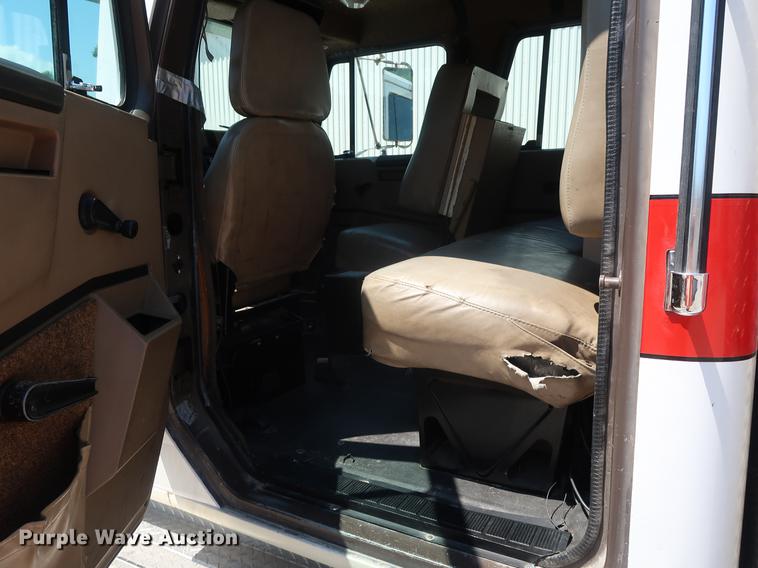 image for item EF9770 1992 International 4900 Crew Cab fire truck