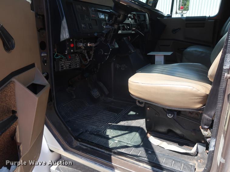 image for item EF9770 1992 International 4900 Crew Cab fire truck