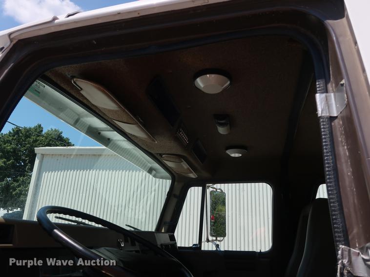 image for item EF9770 1992 International 4900 Crew Cab fire truck