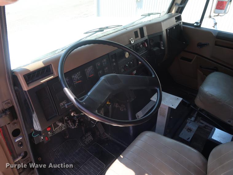 image for item EF9770 1992 International 4900 Crew Cab fire truck