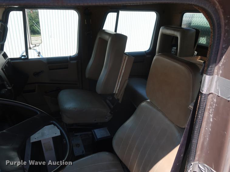 image for item EF9770 1992 International 4900 Crew Cab fire truck