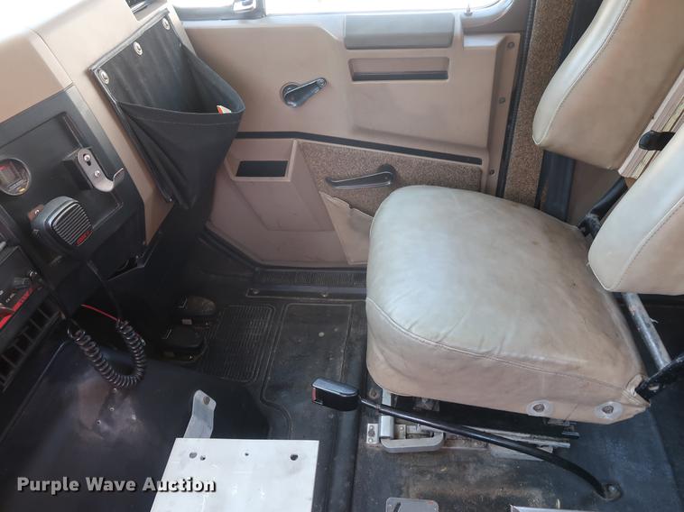 image for item EF9770 1992 International 4900 Crew Cab fire truck