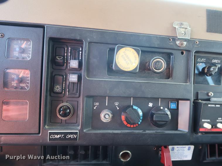 image for item EF9770 1992 International 4900 Crew Cab fire truck