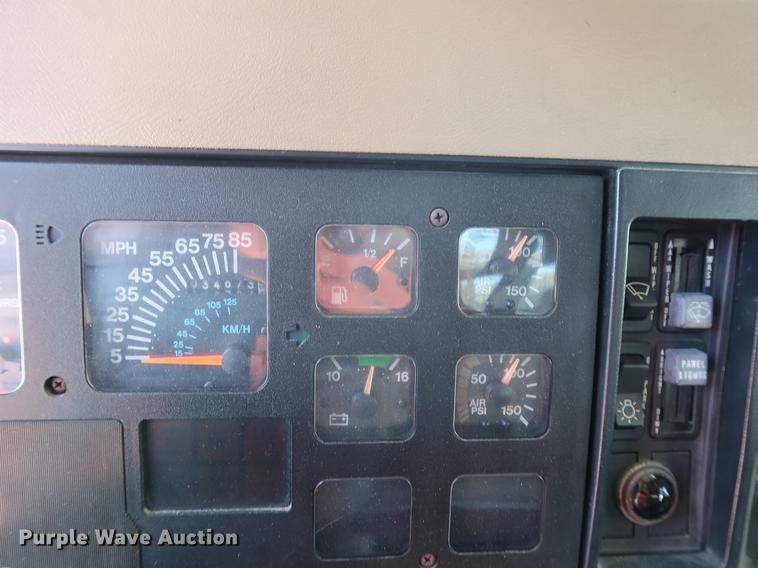 image for item EF9770 1992 International 4900 Crew Cab fire truck