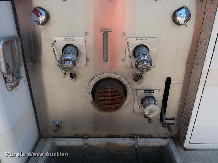 image for item EF9770 1992 International 4900 Crew Cab fire truck