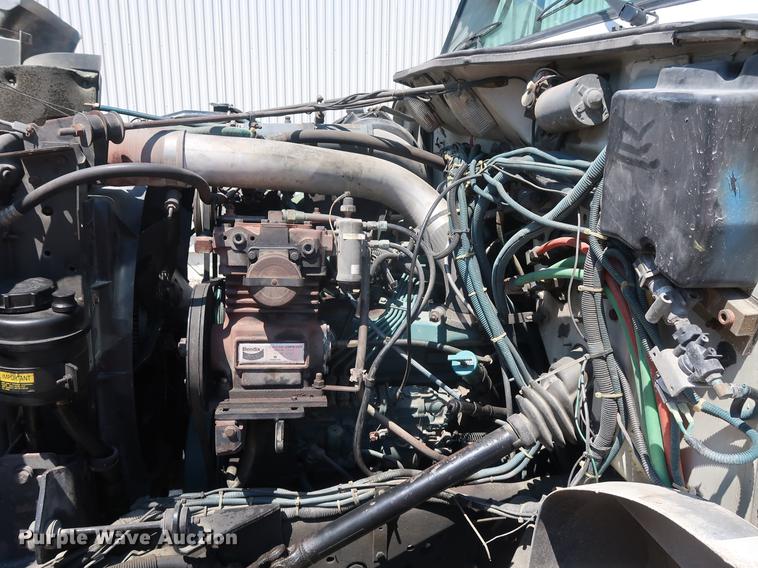 image for item EF9770 1992 International 4900 Crew Cab fire truck