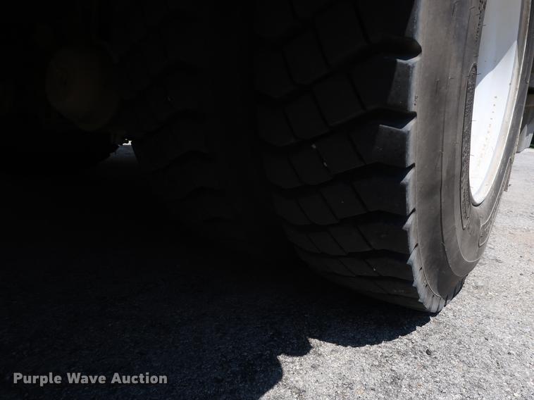 image for item EF9770 1992 International 4900 Crew Cab fire truck