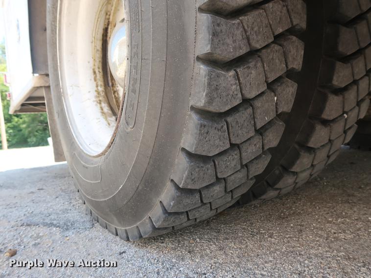 image for item EF9770 1992 International 4900 Crew Cab fire truck