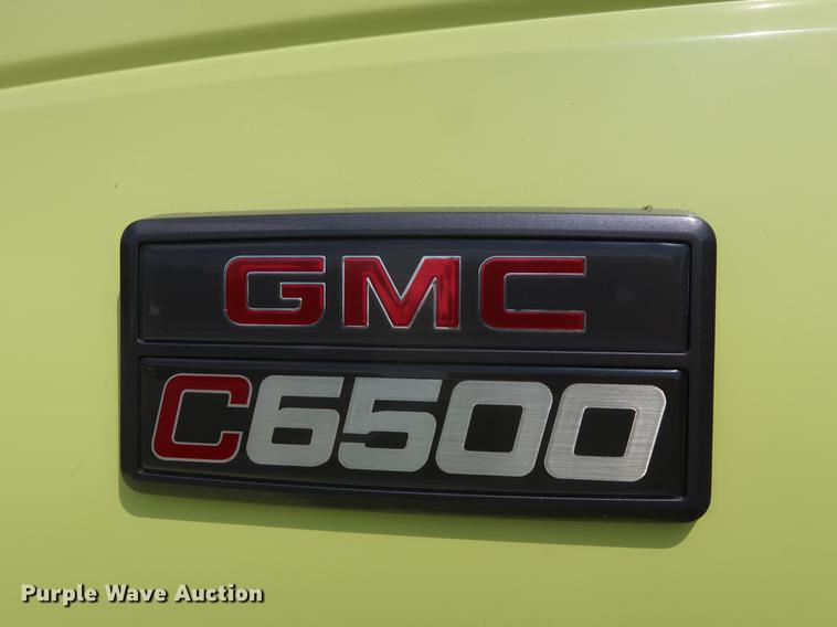 image for item EF9803 2000 GMC C6500 emergency response truck