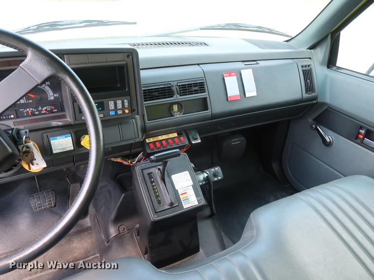 image for item EF9803 2000 GMC C6500 emergency response truck