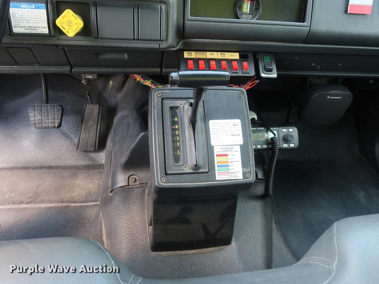 image for item EF9803 2000 GMC C6500 emergency response truck