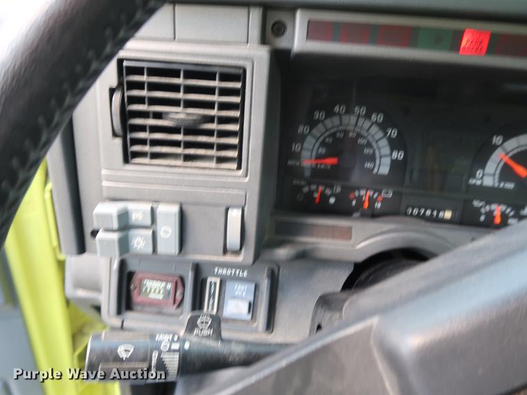 image for item EF9803 2000 GMC C6500 emergency response truck