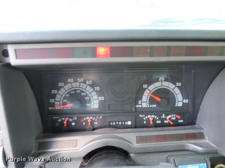 image for item EF9803 2000 GMC C6500 emergency response truck