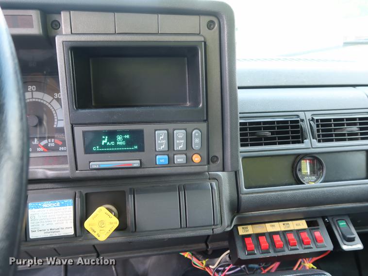 image for item EF9803 2000 GMC C6500 emergency response truck