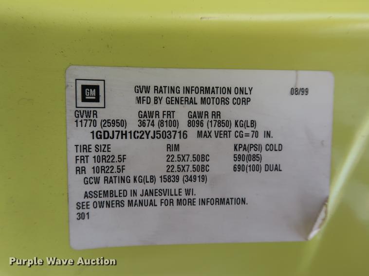 image for item EF9803 2000 GMC C6500 emergency response truck