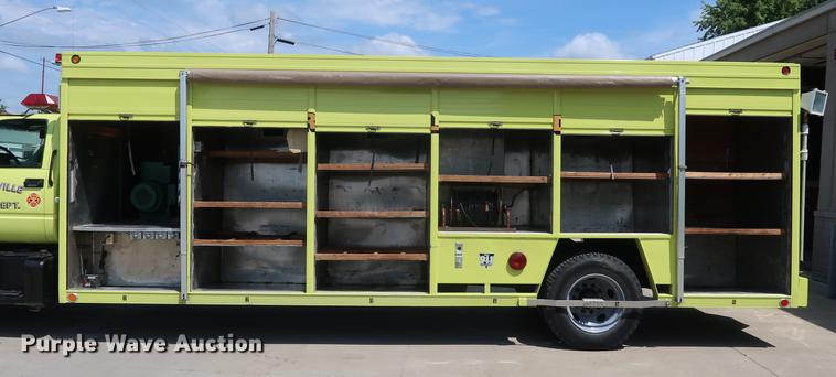 image for item EF9803 2000 GMC C6500 emergency response truck