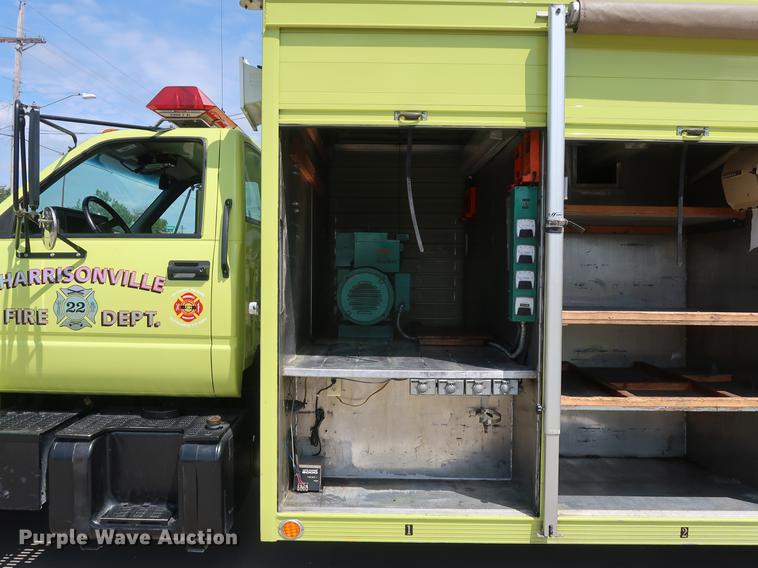 image for item EF9803 2000 GMC C6500 emergency response truck