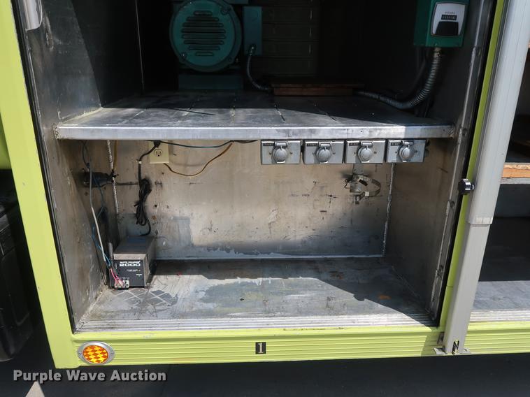 image for item EF9803 2000 GMC C6500 emergency response truck