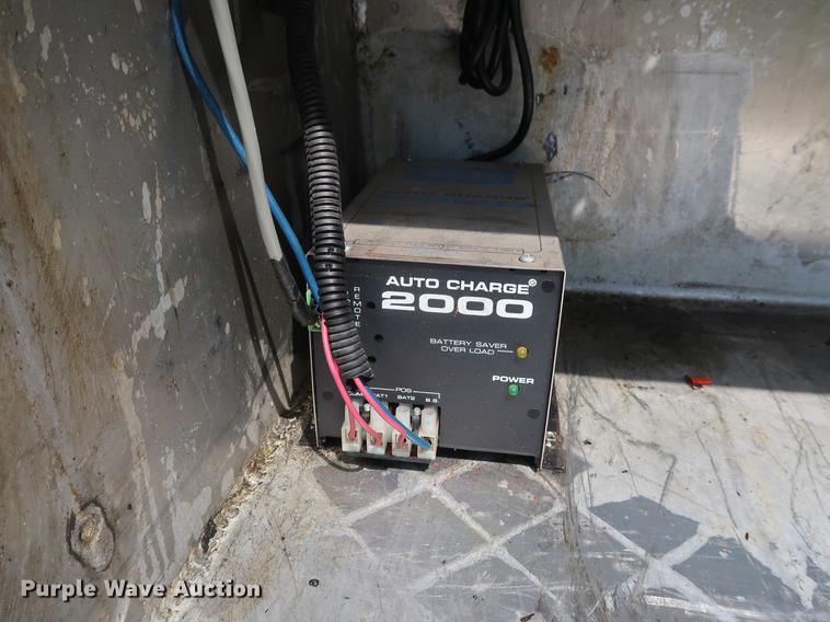 image for item EF9803 2000 GMC C6500 emergency response truck