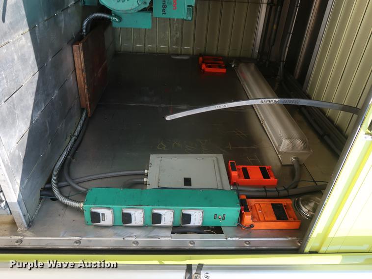 image for item EF9803 2000 GMC C6500 emergency response truck