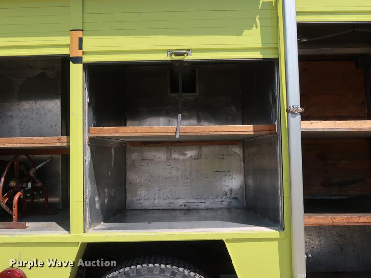 image for item EF9803 2000 GMC C6500 emergency response truck