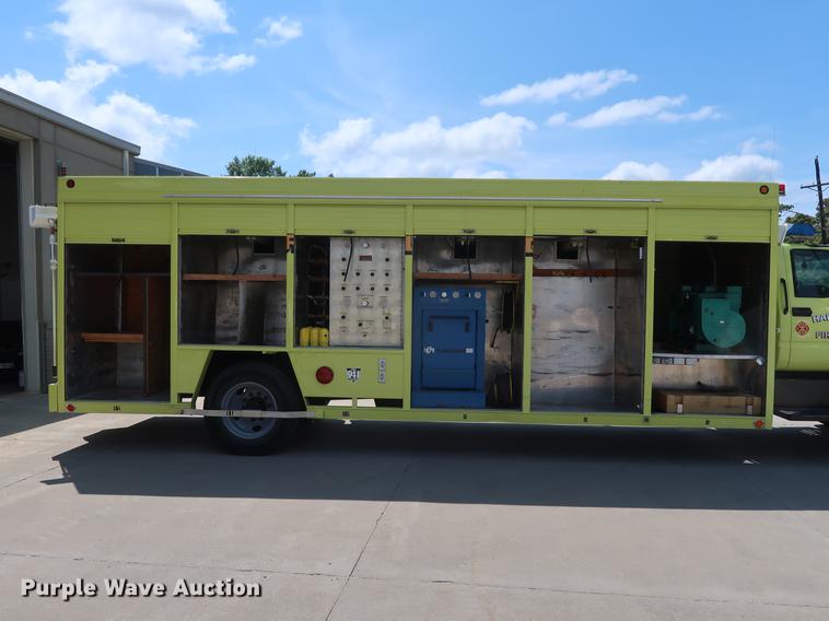 image for item EF9803 2000 GMC C6500 emergency response truck