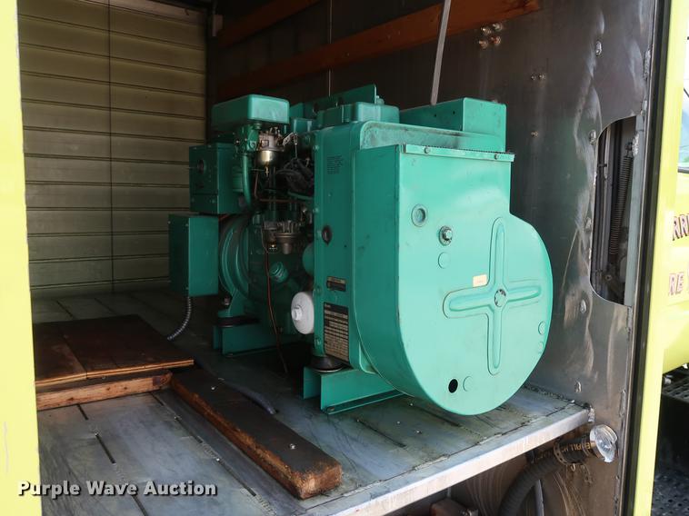 image for item EF9803 2000 GMC C6500 emergency response truck