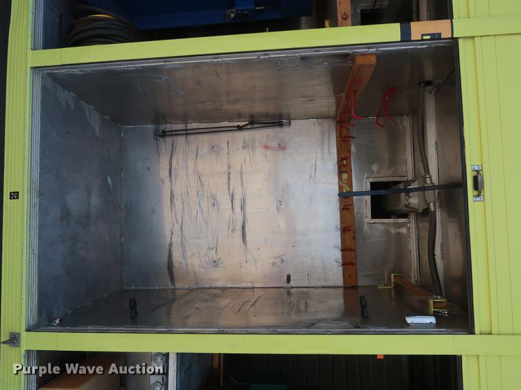 image for item EF9803 2000 GMC C6500 emergency response truck