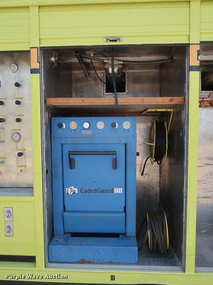 image for item EF9803 2000 GMC C6500 emergency response truck