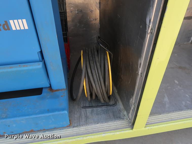 image for item EF9803 2000 GMC C6500 emergency response truck