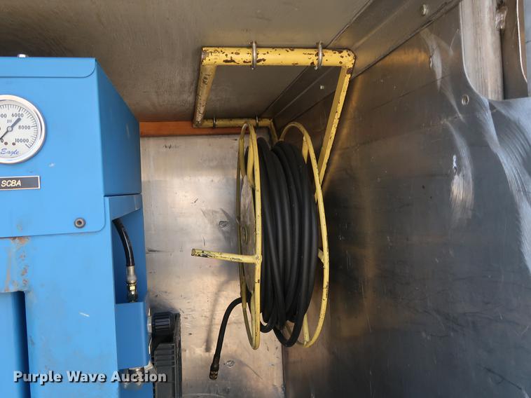 image for item EF9803 2000 GMC C6500 emergency response truck