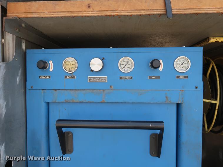 image for item EF9803 2000 GMC C6500 emergency response truck