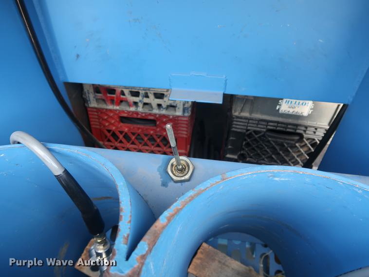 image for item EF9803 2000 GMC C6500 emergency response truck