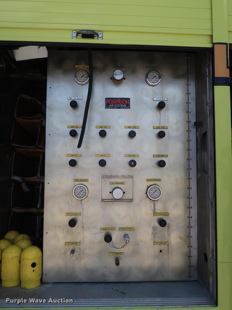 image for item EF9803 2000 GMC C6500 emergency response truck