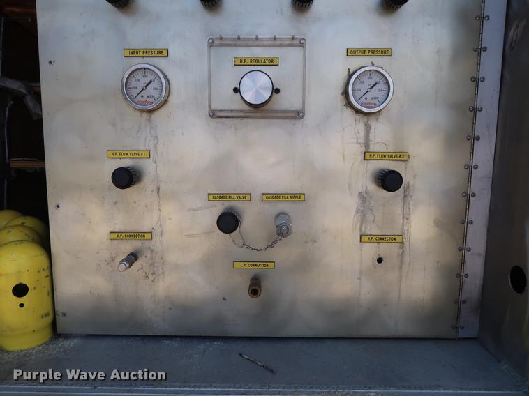 image for item EF9803 2000 GMC C6500 emergency response truck