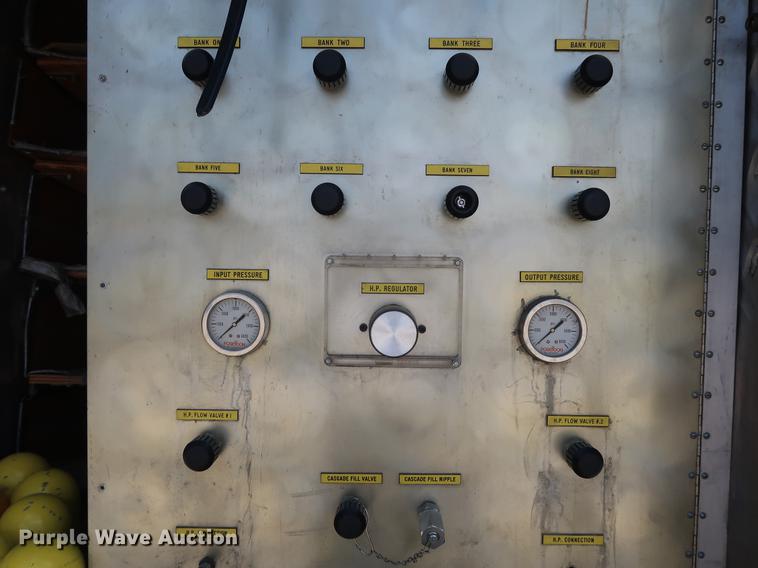 image for item EF9803 2000 GMC C6500 emergency response truck