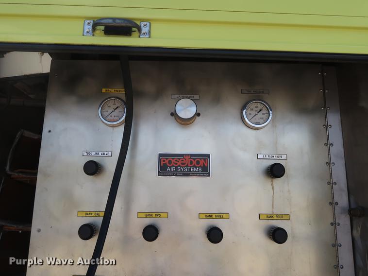 image for item EF9803 2000 GMC C6500 emergency response truck