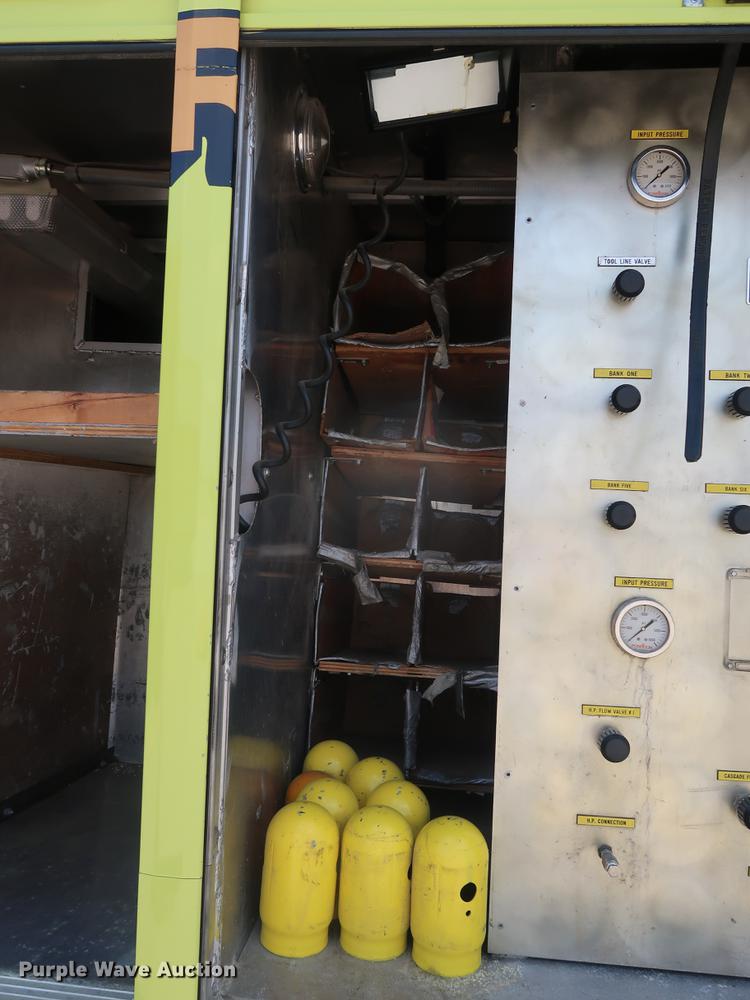 image for item EF9803 2000 GMC C6500 emergency response truck