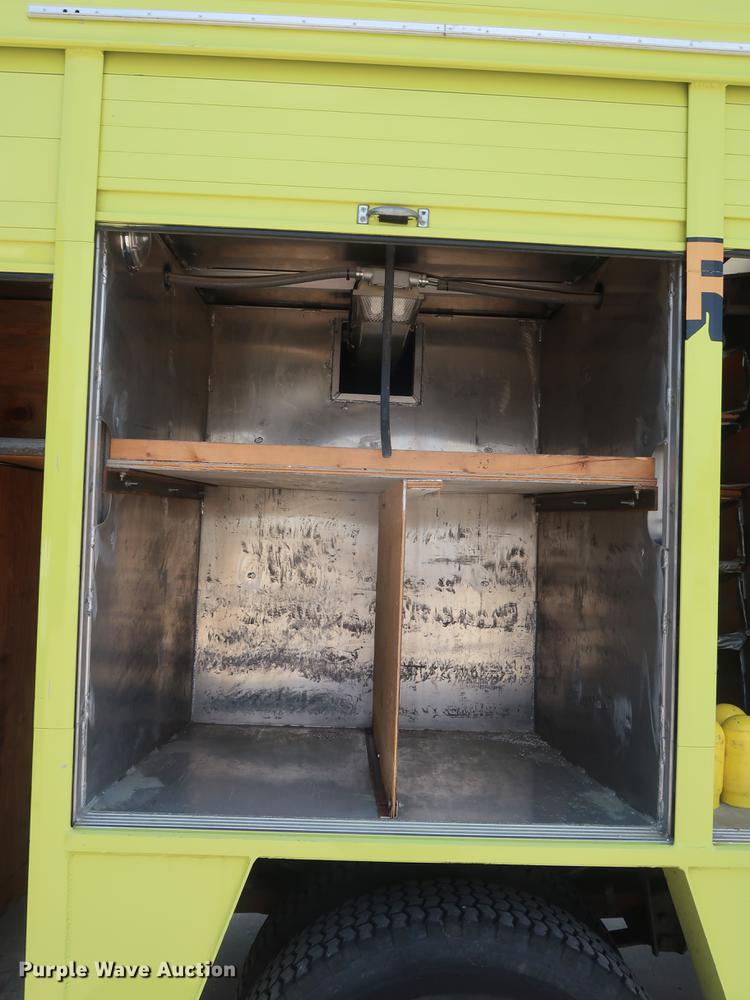 image for item EF9803 2000 GMC C6500 emergency response truck