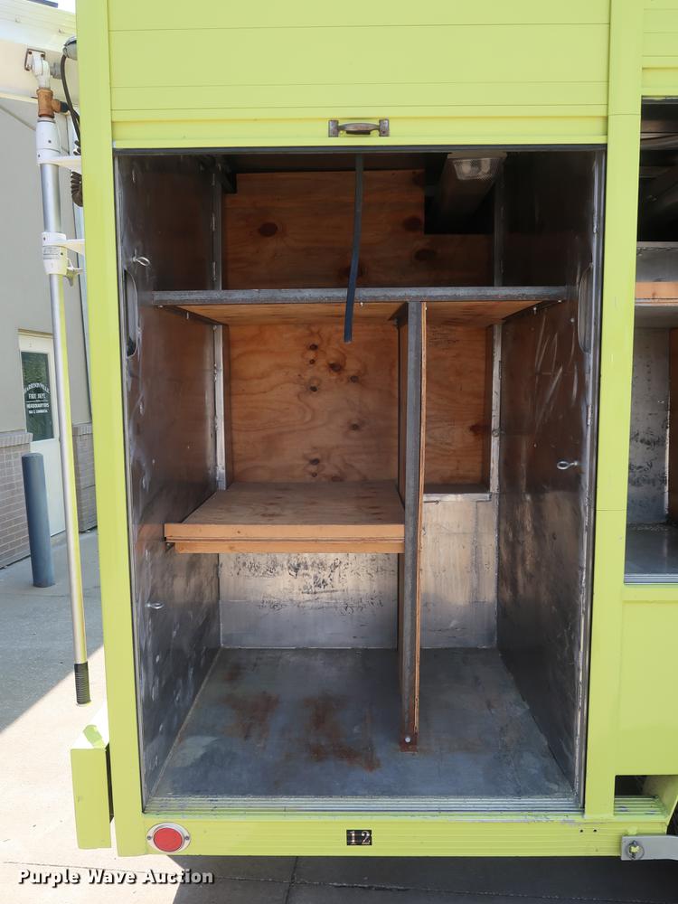 image for item EF9803 2000 GMC C6500 emergency response truck