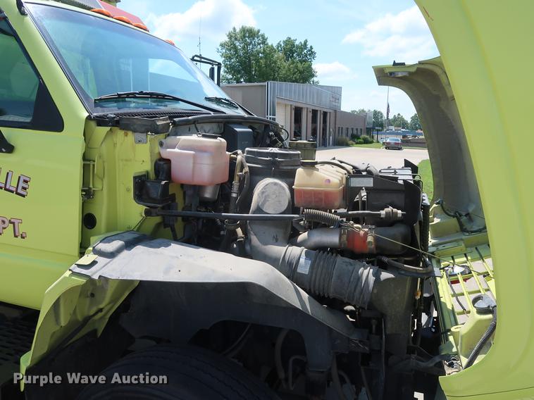 image for item EF9803 2000 GMC C6500 emergency response truck