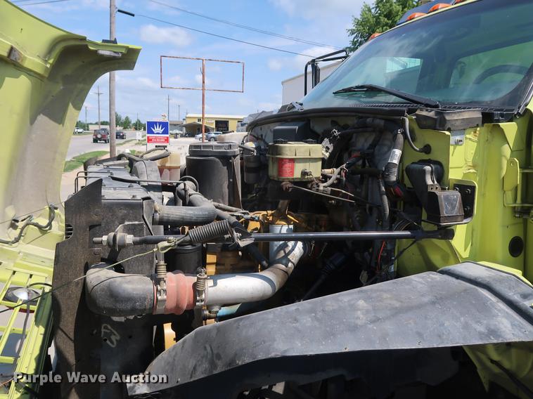 image for item EF9803 2000 GMC C6500 emergency response truck