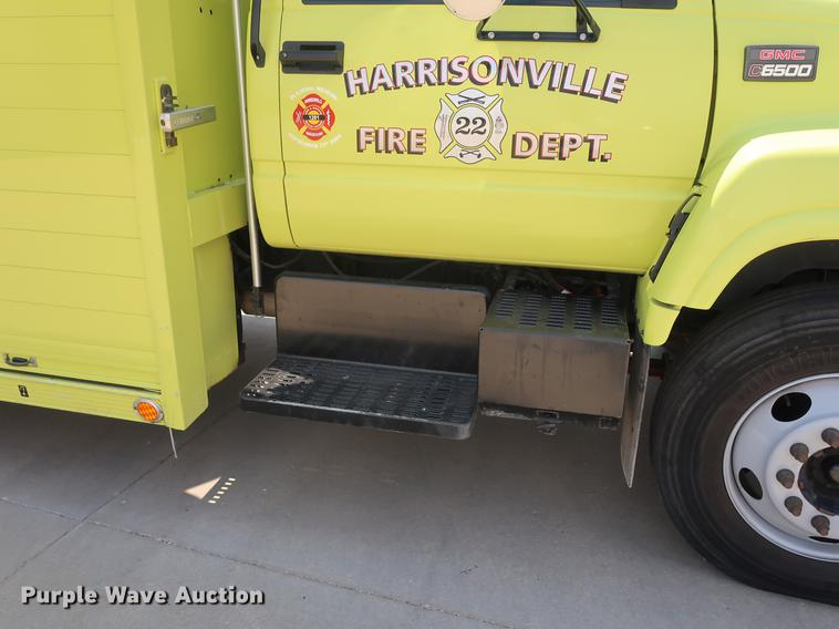 image for item EF9803 2000 GMC C6500 emergency response truck